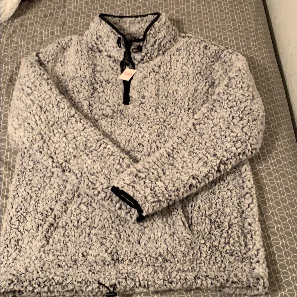 NWT VS Pink Sherpa Quarter Zip. Size M. Gray color